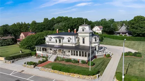 41 Ocean Rd, Narragansett, RI 02882