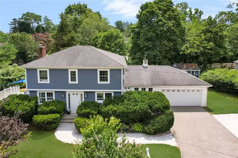 9 Foster St, Barrington, RI 02806
