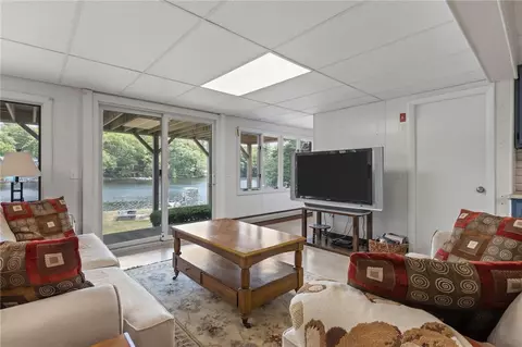 Living - 14 Pine Tree Rd, Coventry, RI 02816 photo 3 of 4