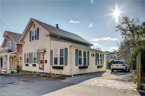 129 Connection St, Newport, RI 02840