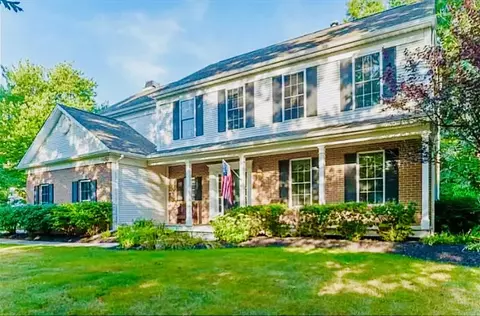 64 Fieldstone Ln, Saunderstown, RI 02874