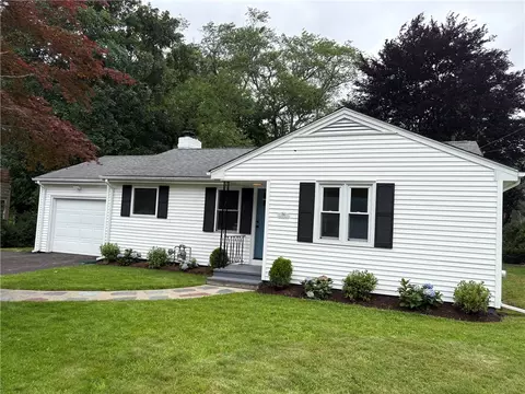 76 Beverly Rd, Riverside, RI 02915