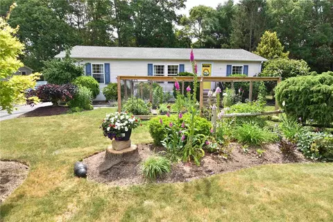 291 Leisure Dr, South Kingstown, RI 02879