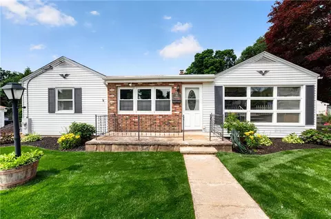 40 Cleveland St, West Warwick, RI 02893