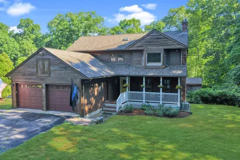 2 Overlook Dr, Ashaway, RI 02804