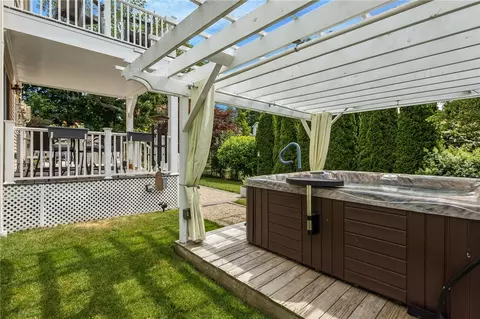 Exterior - 80 Preston Dr, Warwick, RI 02886 photo 6 of 11