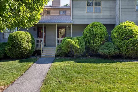 1902 Pinewood Dr, Smithfield, RI 02917