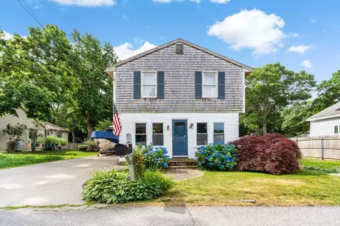 37 Platt St, Bristol, RI 02809