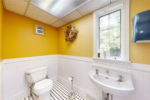 Bath - 873 Warwick Ave, Warwick, RI 02888 photo 2 of 5