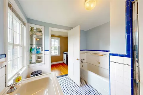 Bath - 873 Warwick Ave, Warwick, RI 02888 photo 4 of 5