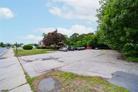 Exterior - 873 Warwick Ave, Warwick, RI 02888 photo 4 of 6