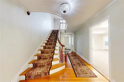 Entry Way - 873 Warwick Ave, Warwick, RI 02888 photo 3 of 10