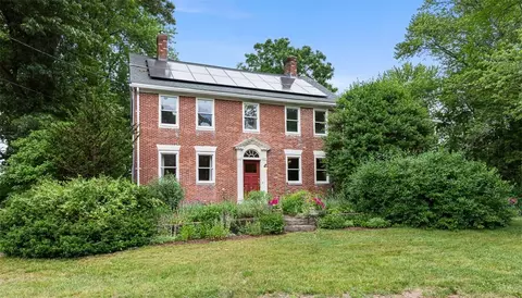 462 Ledge Rd, Seekonk, MA 02771