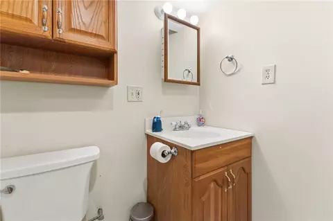 Bath - 8 Sparrow Dr, Westerly, RI 02891 photo 2 of 3