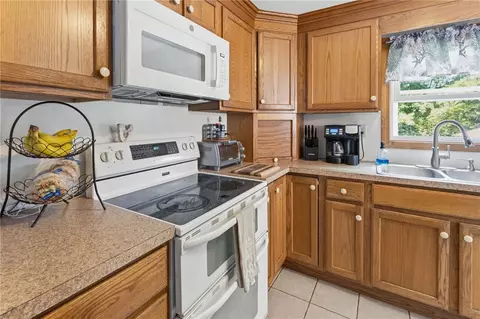 Kitchen - 8 Sparrow Dr, Westerly, RI 02891 photo 2 of 3