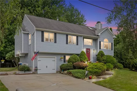 46 Canonchet Trl, Cranston, RI 02921