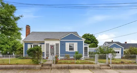 12 Gilmore St, Pawtucket, RI 02861