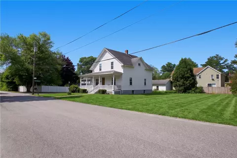 81 Remington Ave, Oakland, RI 02858