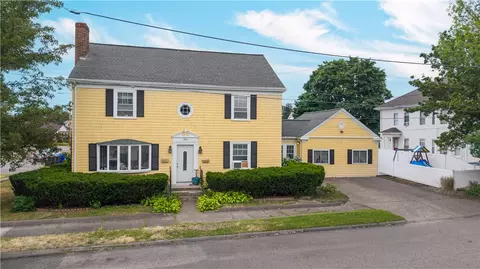 10 Booth Ave, Pawtucket, RI 02861