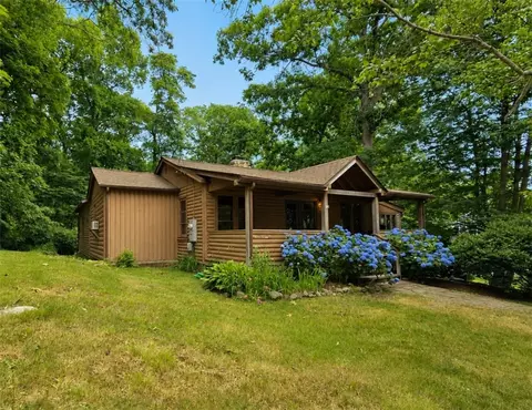 150 Plum Point Rd, Saunderstown, RI 02874