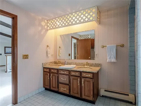 Bath - 9 Apache Ln, Cumberland, RI 02864 photo 1 of 3