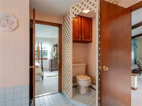 Bath - 9 Apache Ln, Cumberland, RI 02864 photo 3 of 3