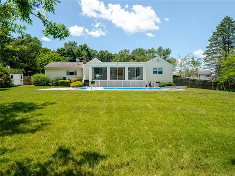 Exterior - 9 Apache Ln, Cumberland, RI 02864 photo 9 of 11