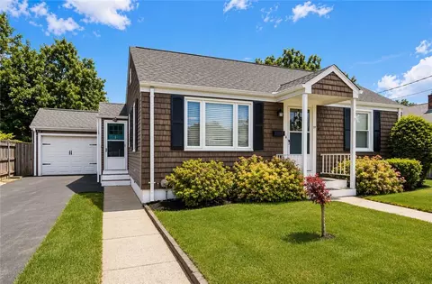 39 Gloria St, Pawtucket, RI 02861