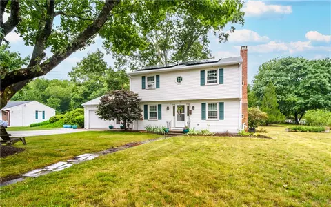 66 Oakdale Rd, North Kingstown, RI 02852