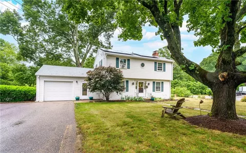 66 Oakdale Rd, North Kingstown, RI 02852