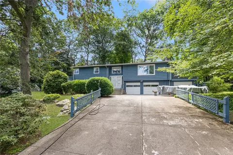 58 Rip Van Winkle Cir, Warwick, RI 02886