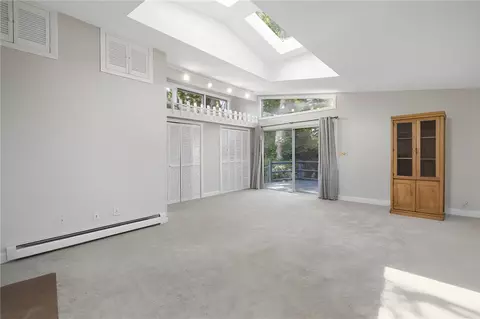 Living - 58 Rip Van Winkle Cir, Warwick, RI 02886 photo 3 of 4