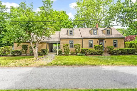 40 South Ln, Barrington, RI 02806