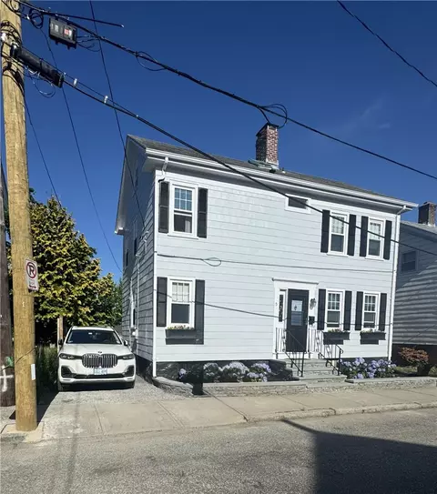 5 Byrnes St, Newport, RI 02840