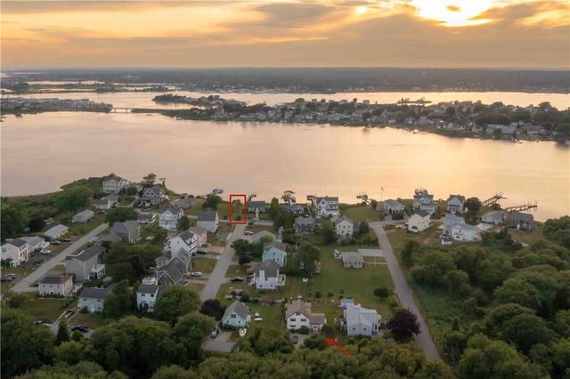 31 Cross Hill Dr, Narragansett, RI 02882