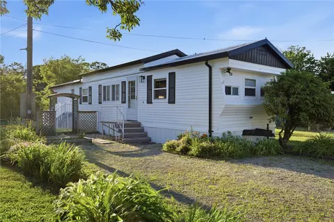 48 Mason Ave, Portsmouth, RI 02871