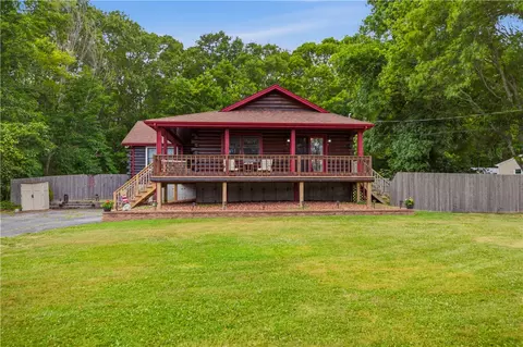 219 Pelletier Ln, Tiverton, RI 02878