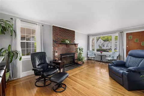 Living - 26 Tarleton Rd, South Kingstown, RI 02879 photo 3 of 4