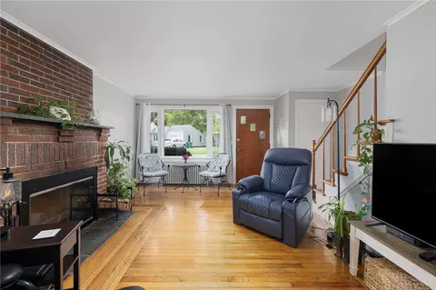 Living - 26 Tarleton Rd, South Kingstown, RI 02879 photo 1 of 4