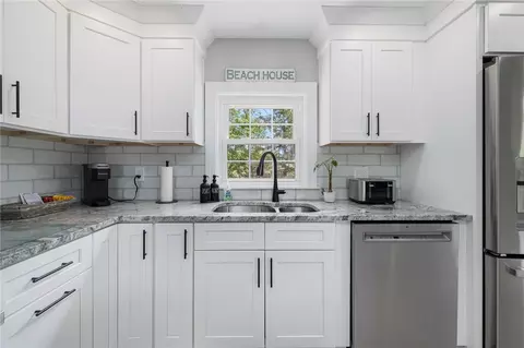 Kitchen - 26 Tarleton Rd, South Kingstown, RI 02879 photo 4 of 5