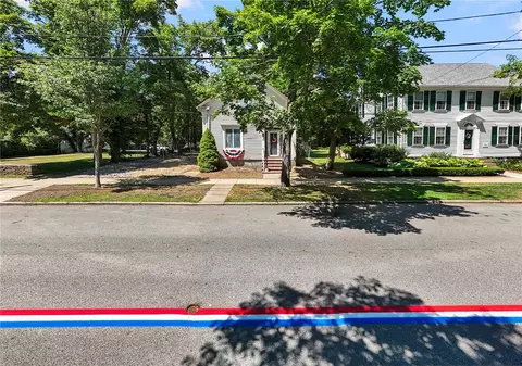 145 High St, Bristol, RI 02809