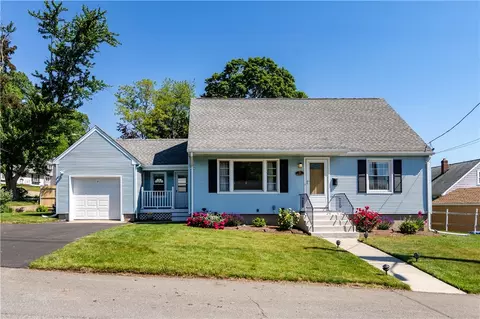 11 Bellevue Dr, Cranston, RI 02920
