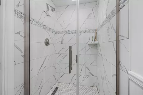 Bath - 7 Ledgemont Dr, Warwick, RI 02886 photo 2 of 5