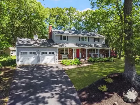 7 Ledgemont Dr, Warwick, RI 02886