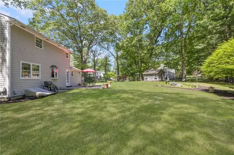 Exterior - 7 Ledgemont Dr, Warwick, RI 02886 photo 6 of 11