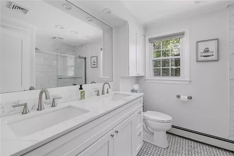 Bath - 7 Ledgemont Dr, Warwick, RI 02886 photo 4 of 5