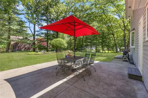 Exterior - 7 Ledgemont Dr, Warwick, RI 02886 photo 9 of 11