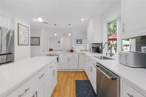 Kitchen - 7 Ledgemont Dr, Warwick, RI 02886 photo 2 of 6