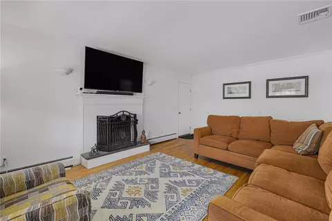 Living - 7 Ledgemont Dr, Warwick, RI 02886 photo 5 of 6