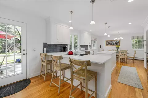 Kitchen - 7 Ledgemont Dr, Warwick, RI 02886 photo 6 of 6